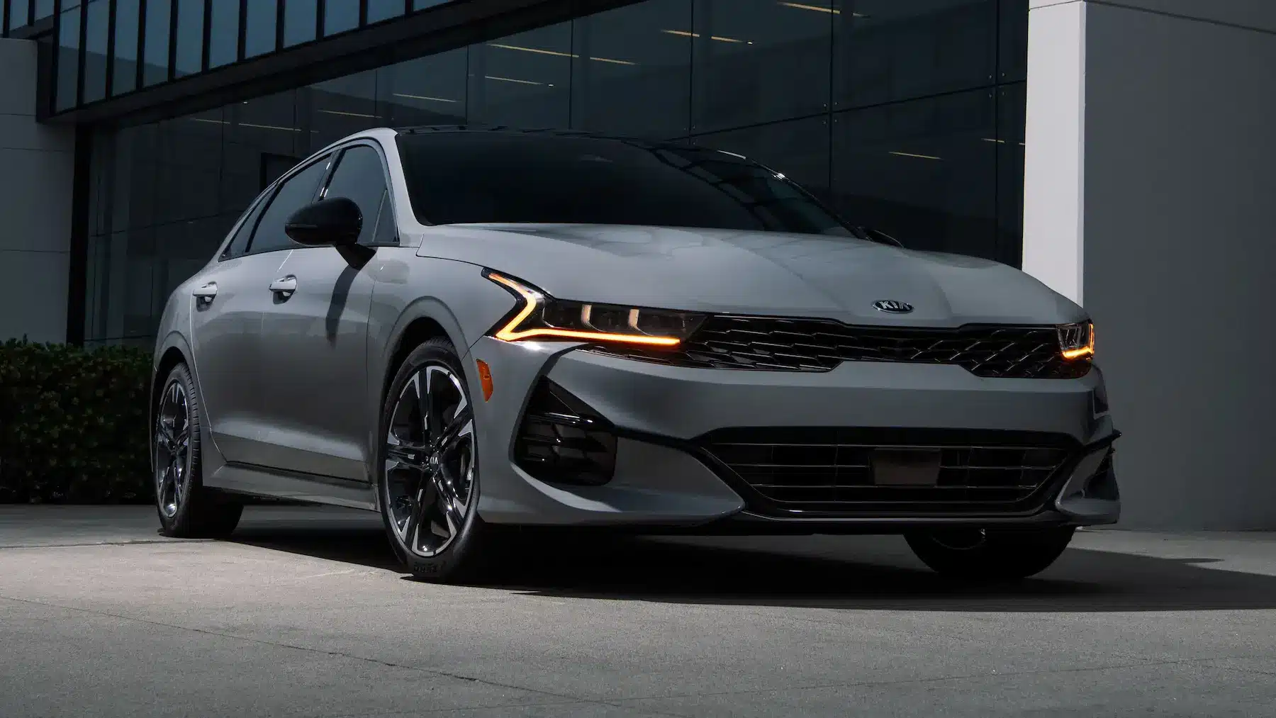 Hybrid Cars in Pakistan 2026 – The Smart Future of Fuel Efficiency